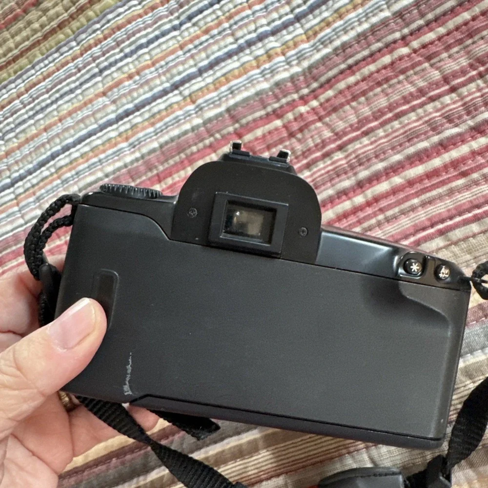 Canon EOS Rebel X 35mm SLR 35-80mm Lens Neck strap Lense Cover Not Tested READ